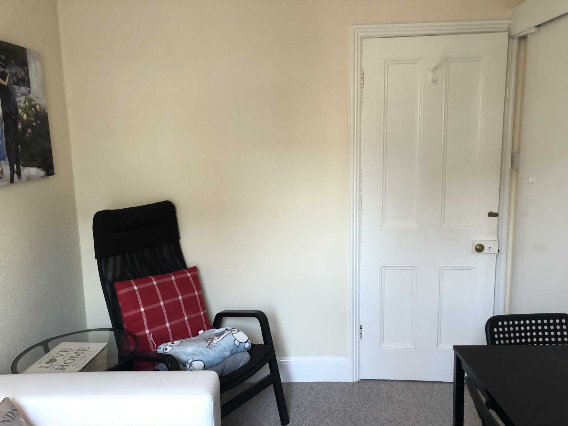 Student studio flat to rent on Farnham Road, Guildford, GU2 4JN StuRents