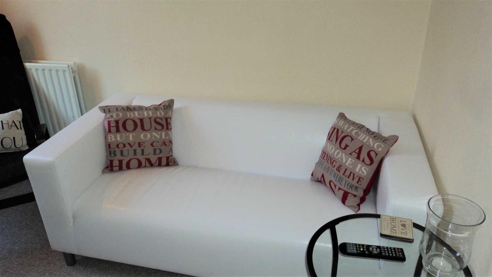 Student studio flat to rent on Farnham Road, Guildford, GU2 4JN StuRents