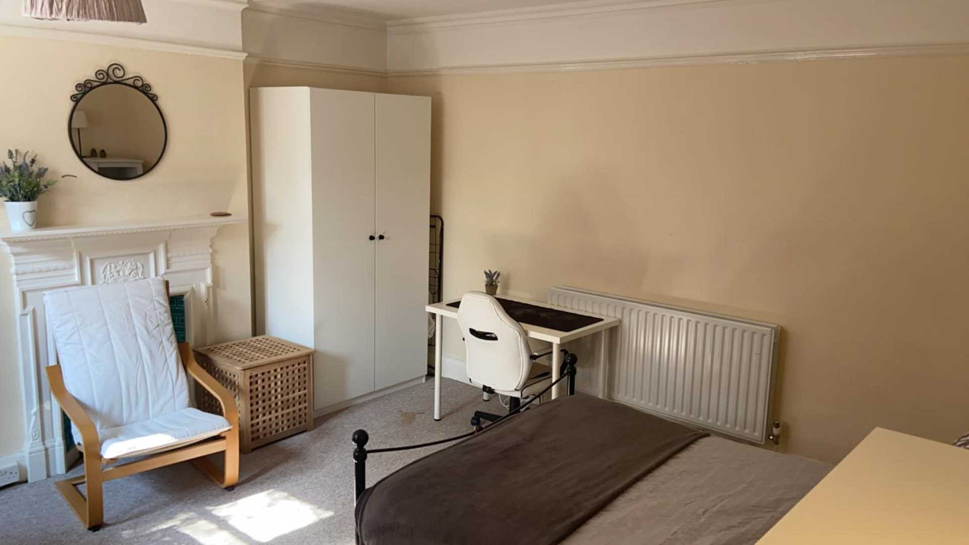 Student studio flat to rent on Farnham Road, Guildford, GU2 4JN StuRents