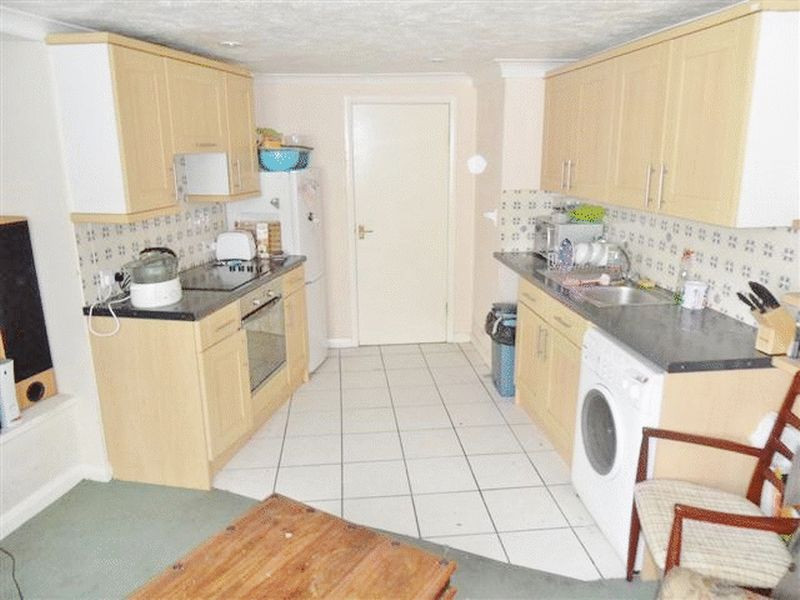 4 bed student house to rent on Bentham Road, Brighton, BN2 9XD StuRents