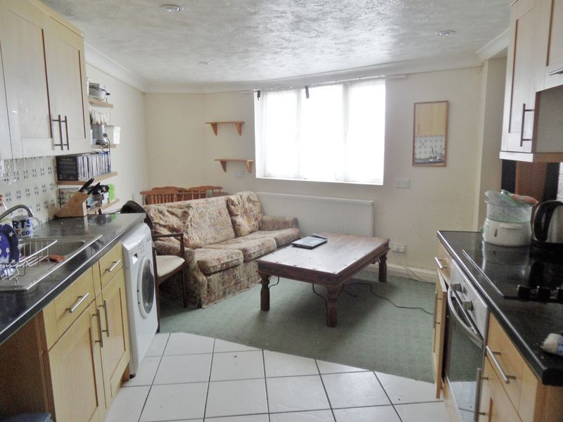 4 bed student house to rent on Bentham Road, Brighton, BN2 9XD StuRents