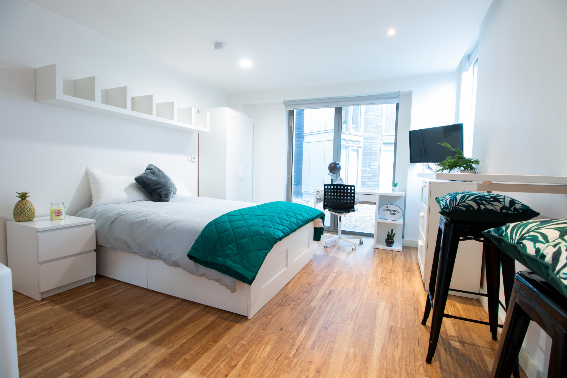 Medium Studio Apartment student flat to rent on Seel Street, Liverpool