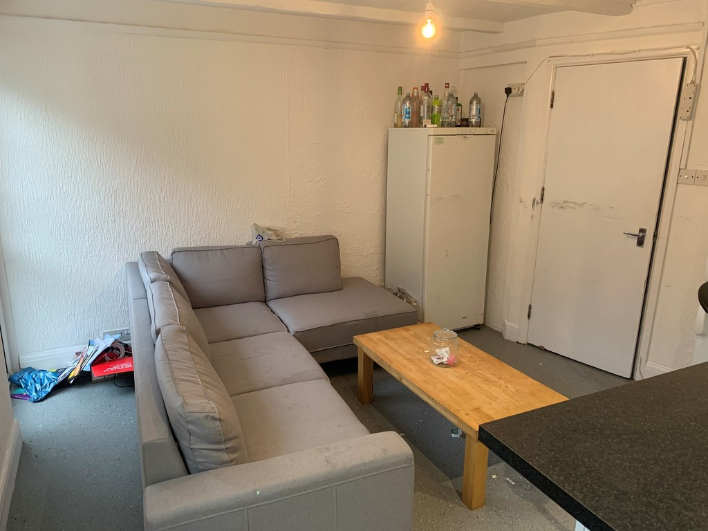 6 bed student house to rent on Road, Brighton, BN1 7GH StuRents