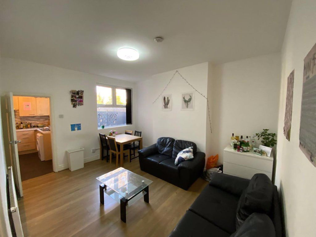 4 bed student house to rent on Rusholme Grove, Manchester, M14 5AR