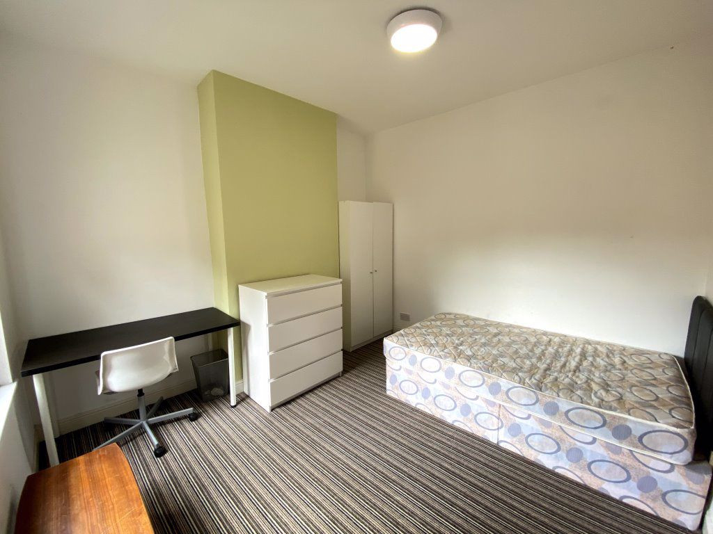 6 bed student house to rent on Victoria Park, Manchester, M14 5DH