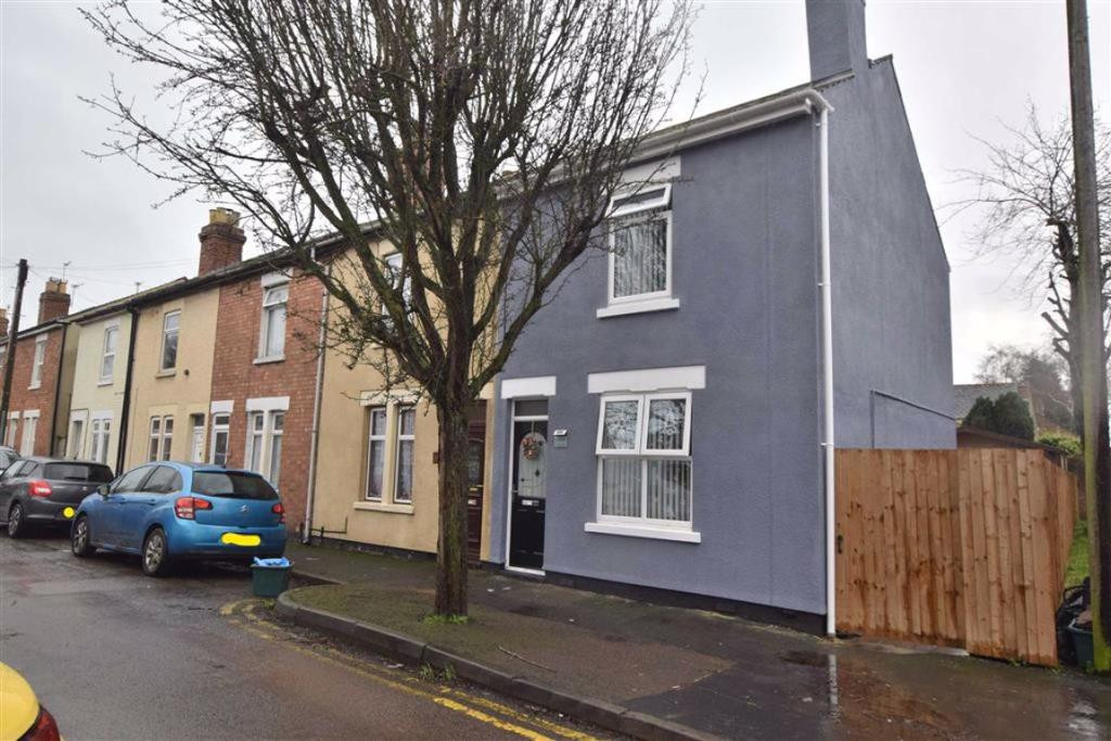 4 bed student house to rent on Robinhood Street, Gloucester, GL1 5PW