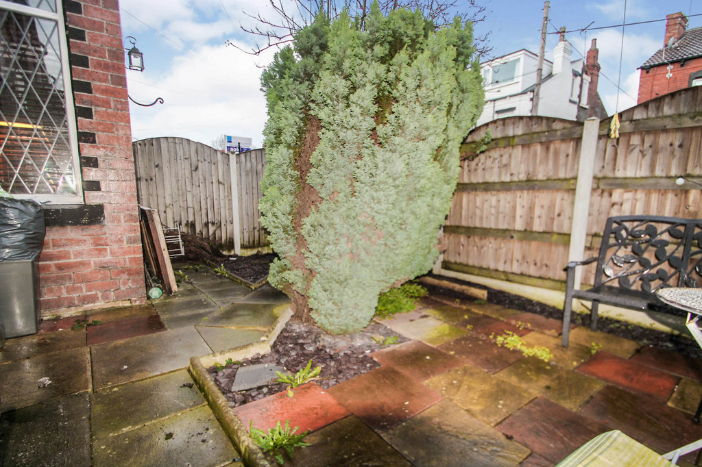 2 bed student house to rent on Roseneath Terrace, Leeds, LS12 4DZ