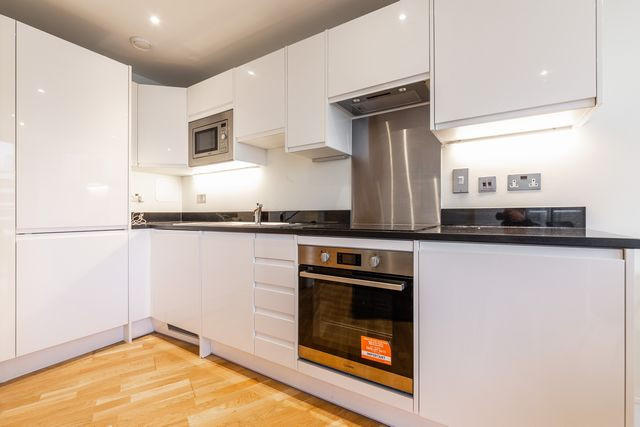 2 bed student house to rent on Langan House, London, E14 7RB | StuRents