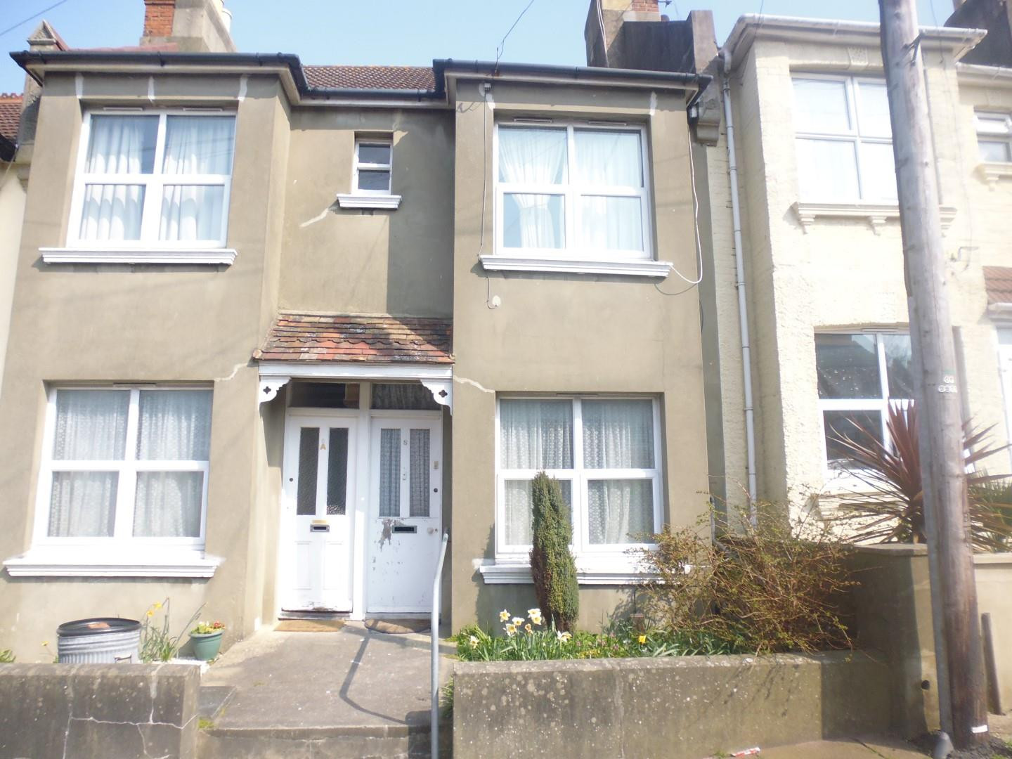 3 bed student house to rent on Totland Road, Brighton, BN2 3EN StuRents