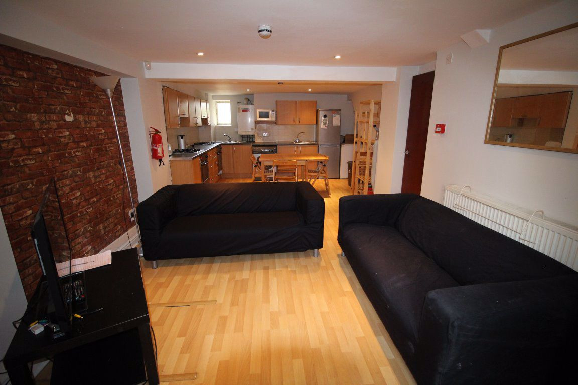 6 bed student house to rent on Upper Kent Road, Manchester, M14 5DH