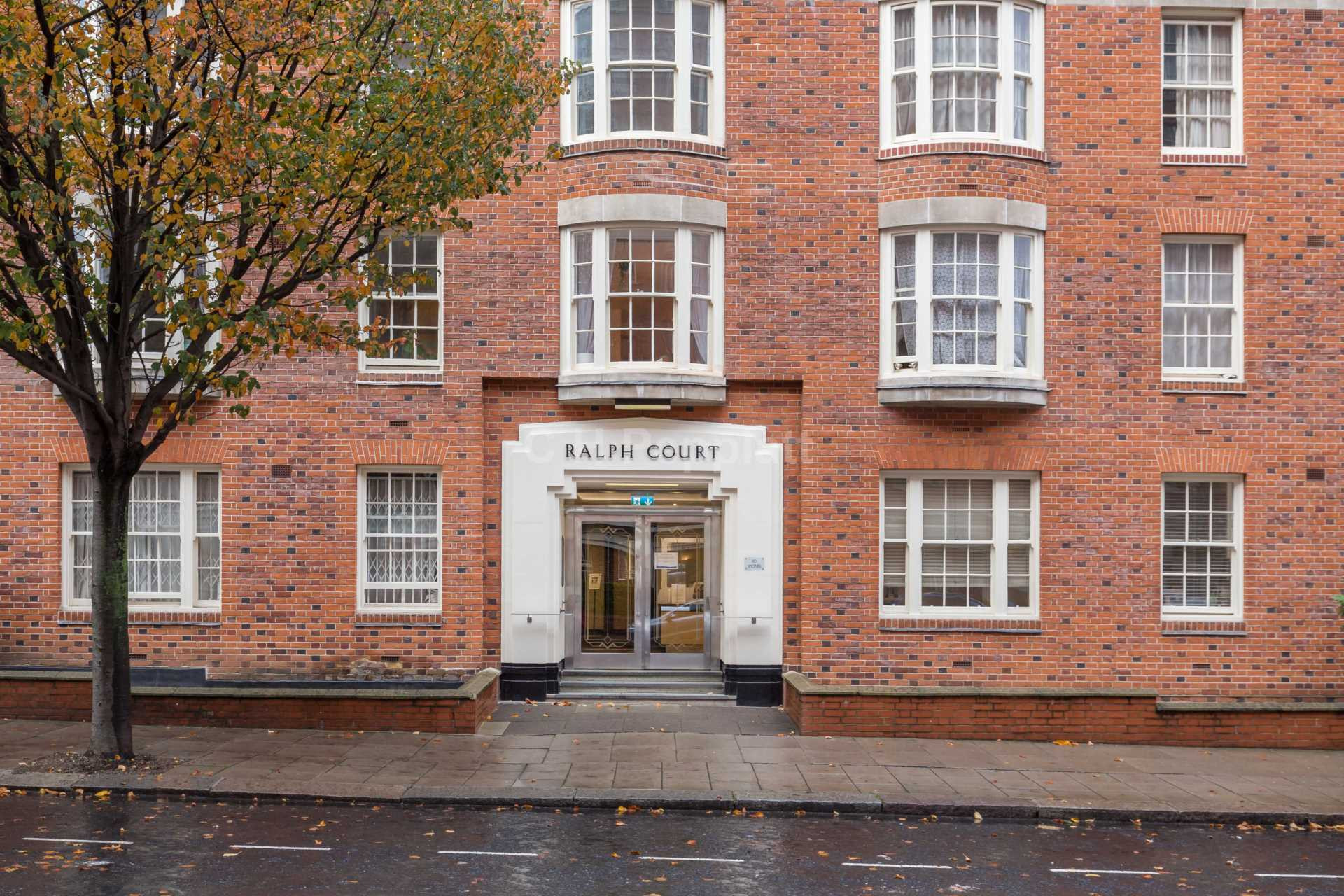 Student studio flat to rent on Queensway, London, W2 5HU StuRents