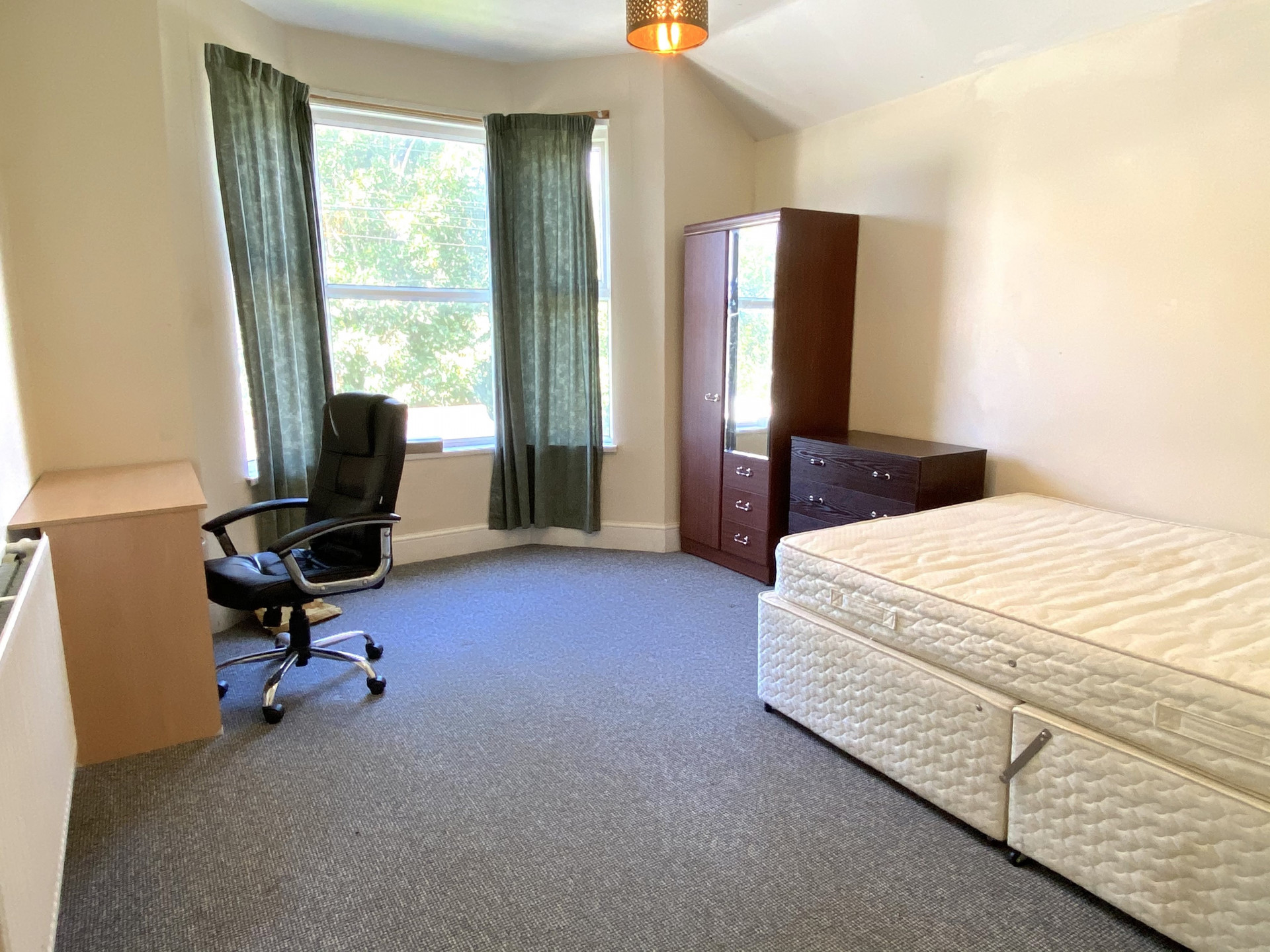 6 bed student house to rent on Shirley Road, Cardiff, CF23 5HL StuRents