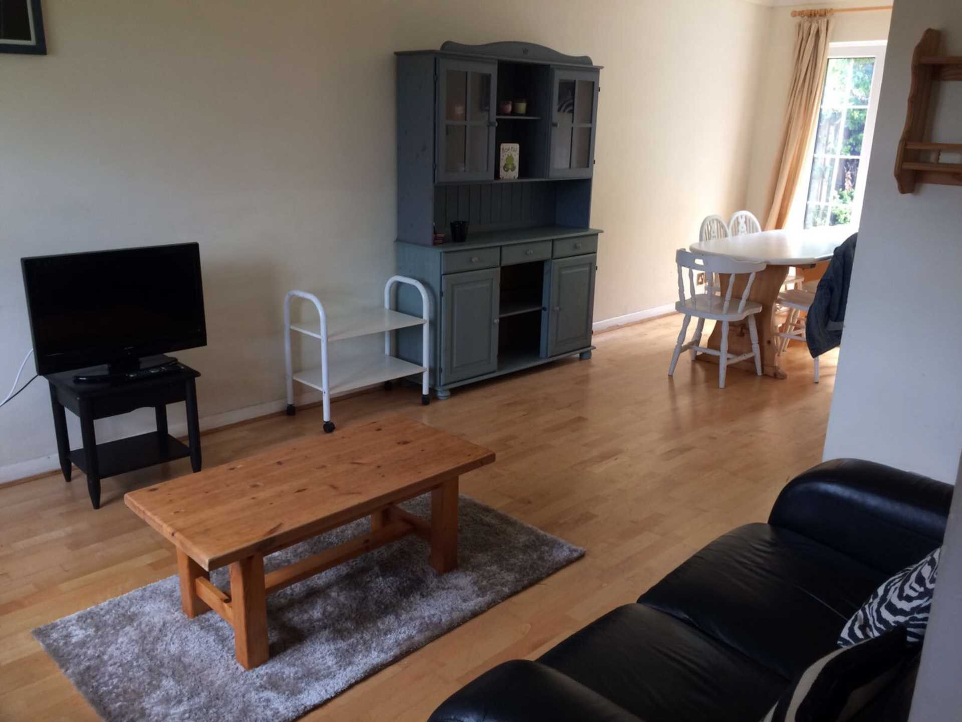 3 bed student house to rent on Broadacres, Guildford, GU3 3BB StuRents