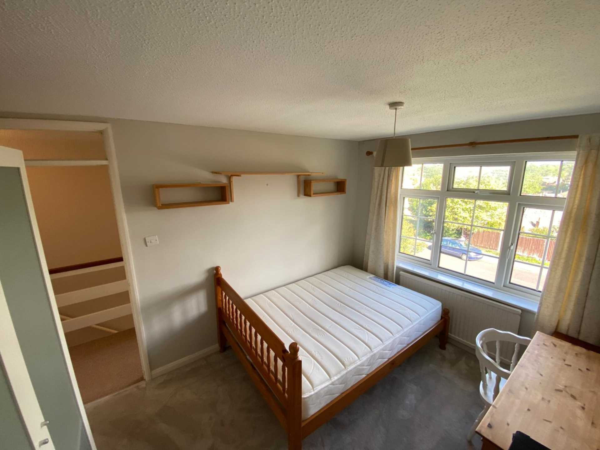 3 bed student house to rent on Broadacres, Guildford, GU3 3BB StuRents