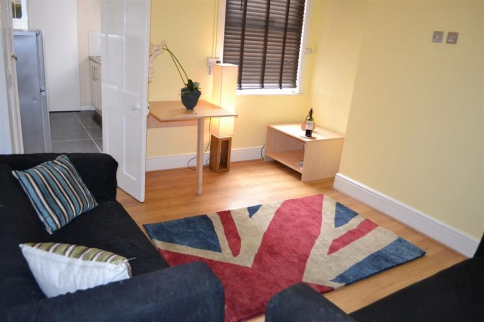 3 bed student house to rent on Street, Loughborough, LE11 5DQ