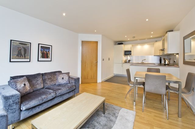 Student studio flat to rent on Horse Shoe Court, London, EC1V 4JU ...