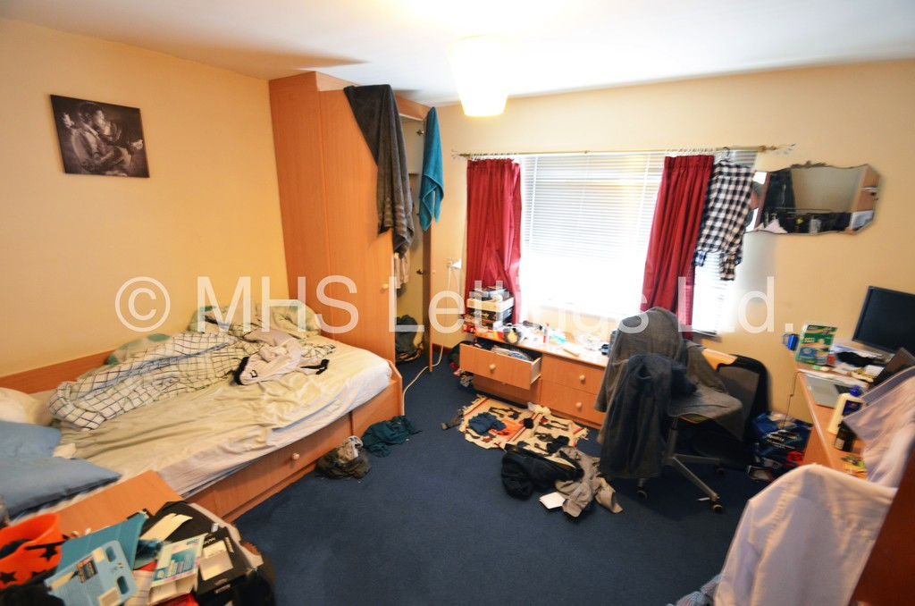 2 bed student house to rent on Otley Old Road, Leeds, LS16 6LQ StuRents
