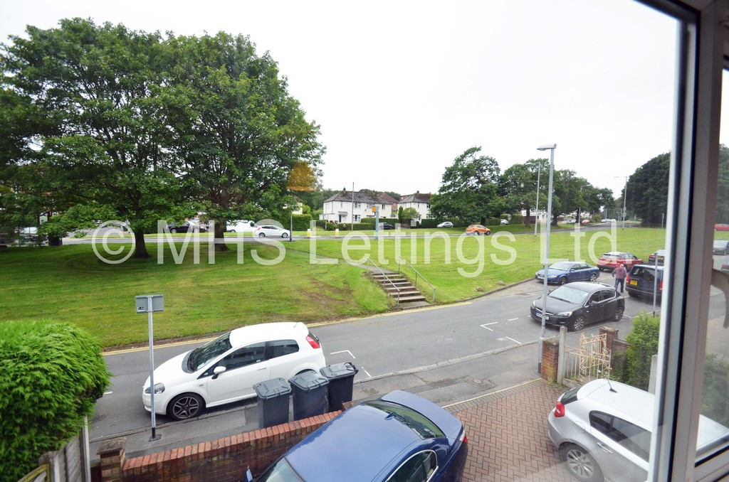 2 bed student house to rent on Otley Old Road, Leeds, LS16 6LQ StuRents