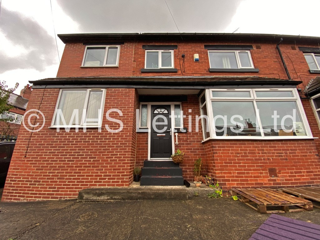 6 bed student house to rent on Mayville Road, Leeds, LS6 1NF StuRents
