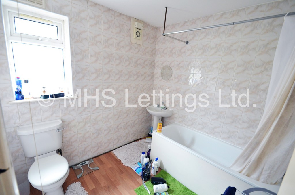 2 bed student house to rent on Otley Old Road, Leeds, LS16 6LQ StuRents