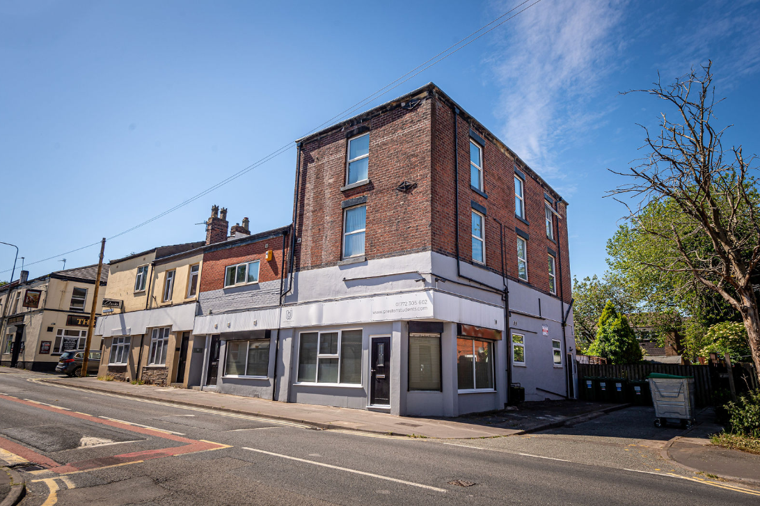 Double Room student 8 bed flat to rent on Plungington Road, Preston