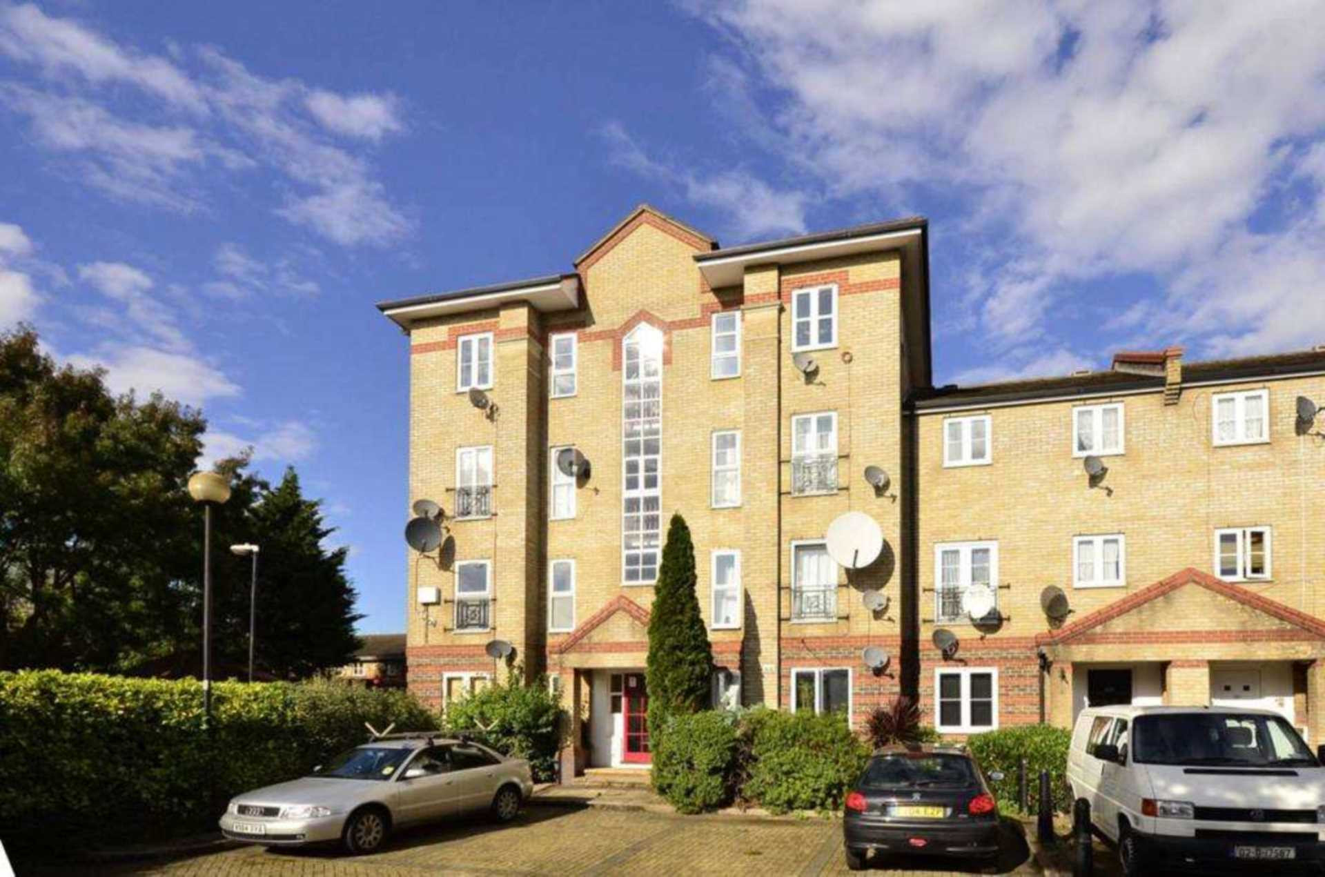 2 bed student house to rent on Tollgate Road, London, E6 5XW StuRents