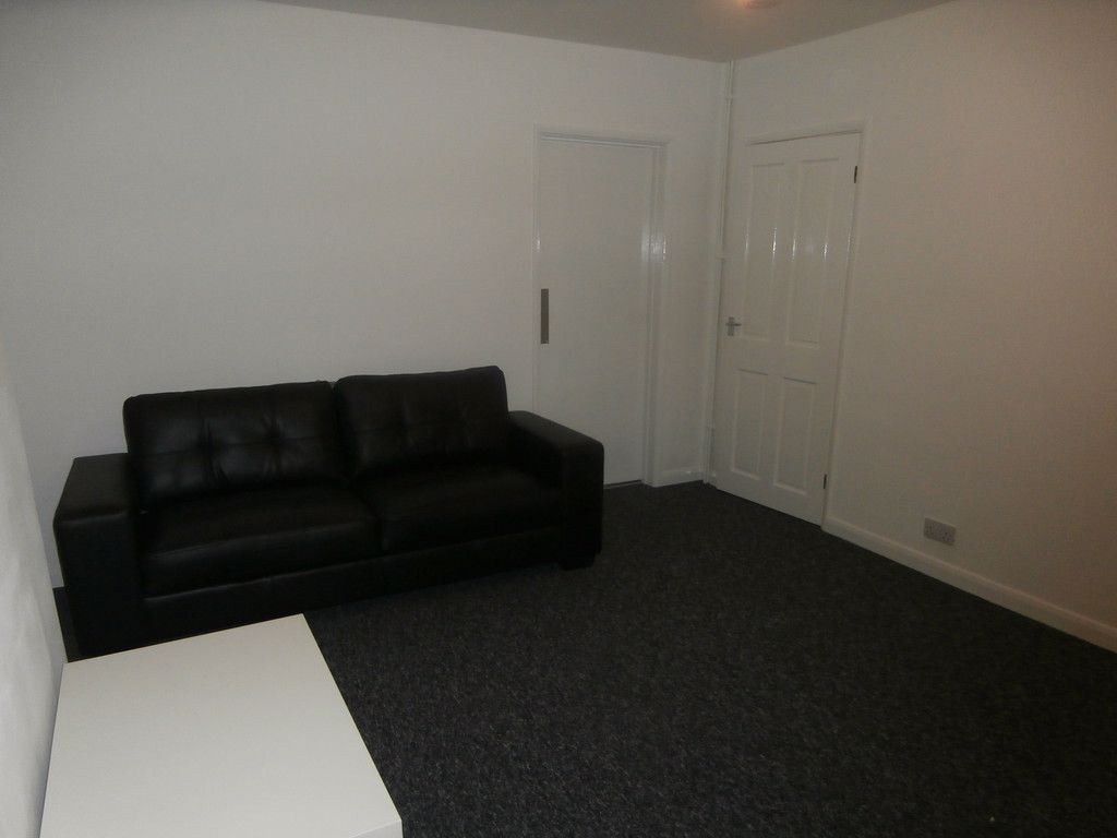 3 bed student house to rent on Strathmore Avenue, Coventry, CV1 2AJ StuRents