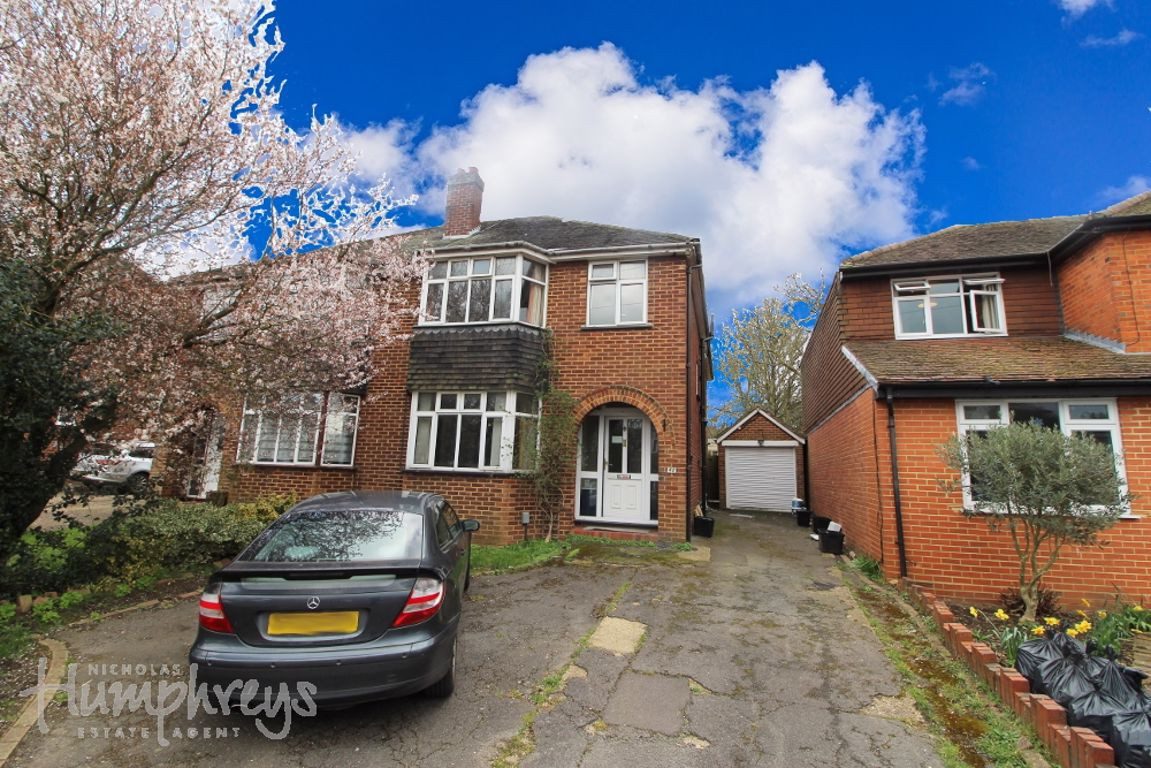 5 bed student house to rent on Chiltern Crescent, Earley, RG6 1AN