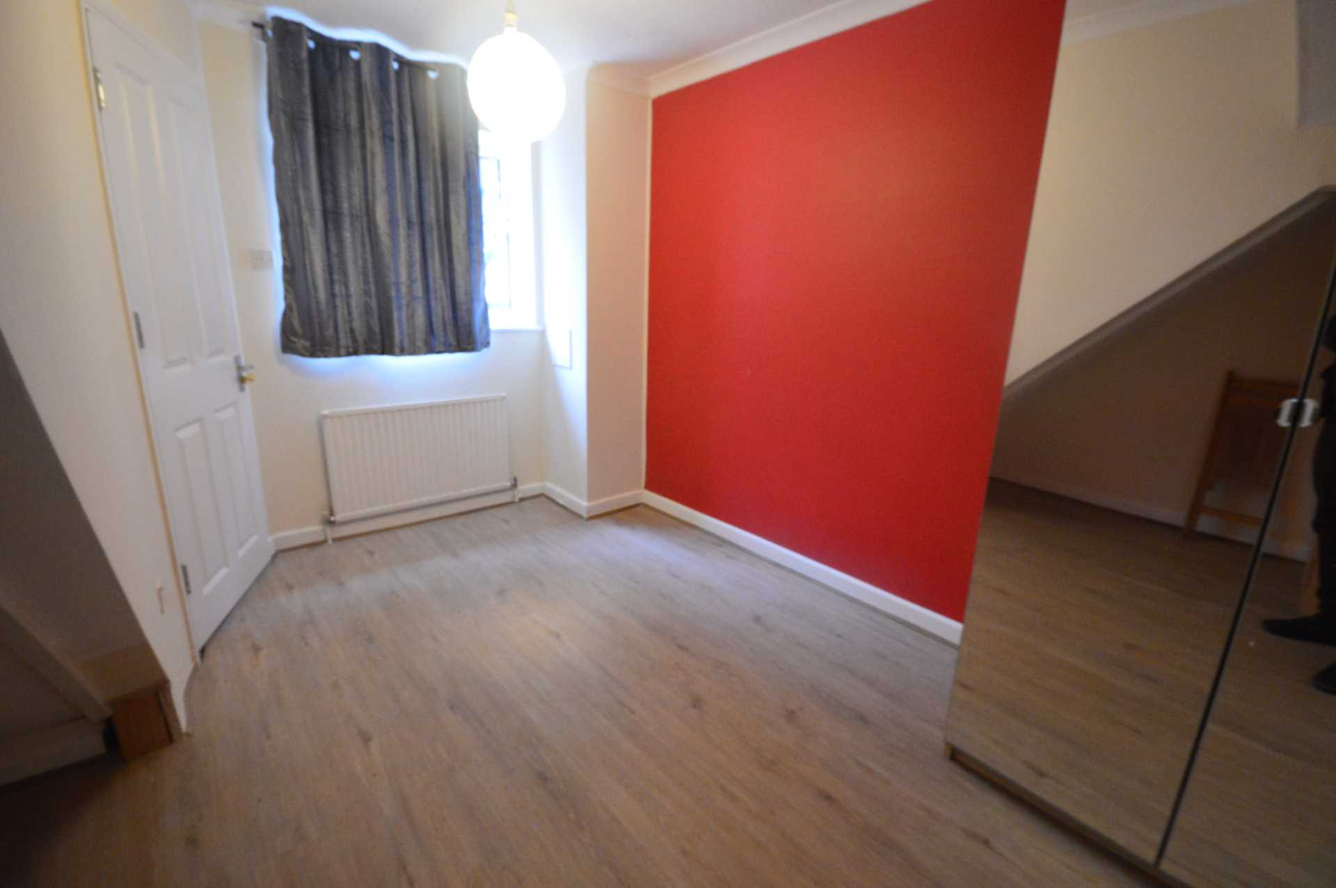 student-studio-flat-to-rent-on-capstan-square-london-e14-3eu-sturents