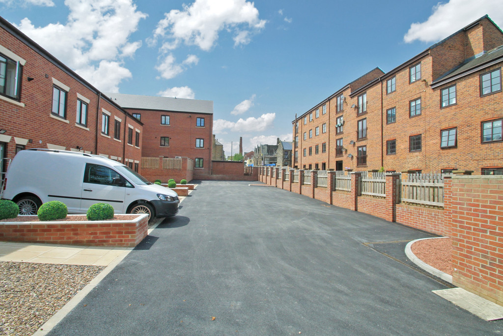 3 bed student house to rent on Lewisham View, Morley, LS27 8FD StuRents