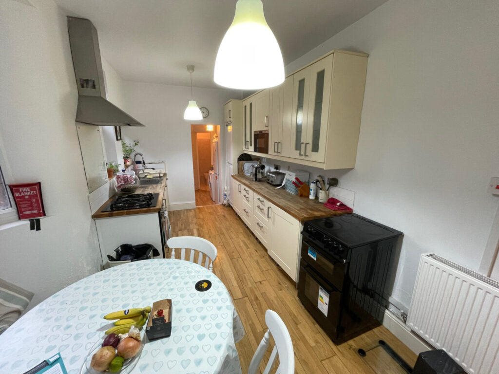 5 bed student house to rent on Upperton Road, Leicester, LE3 0HB StuRents