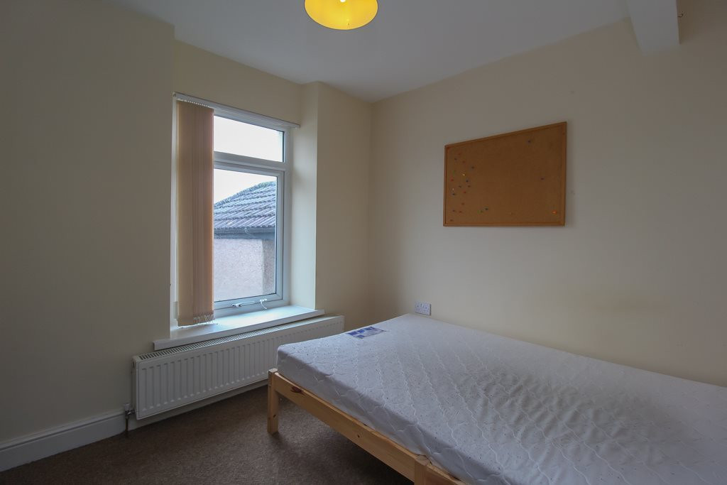 4 bed student house to rent on Park Street, Pontypridd, CF37 1SL StuRents