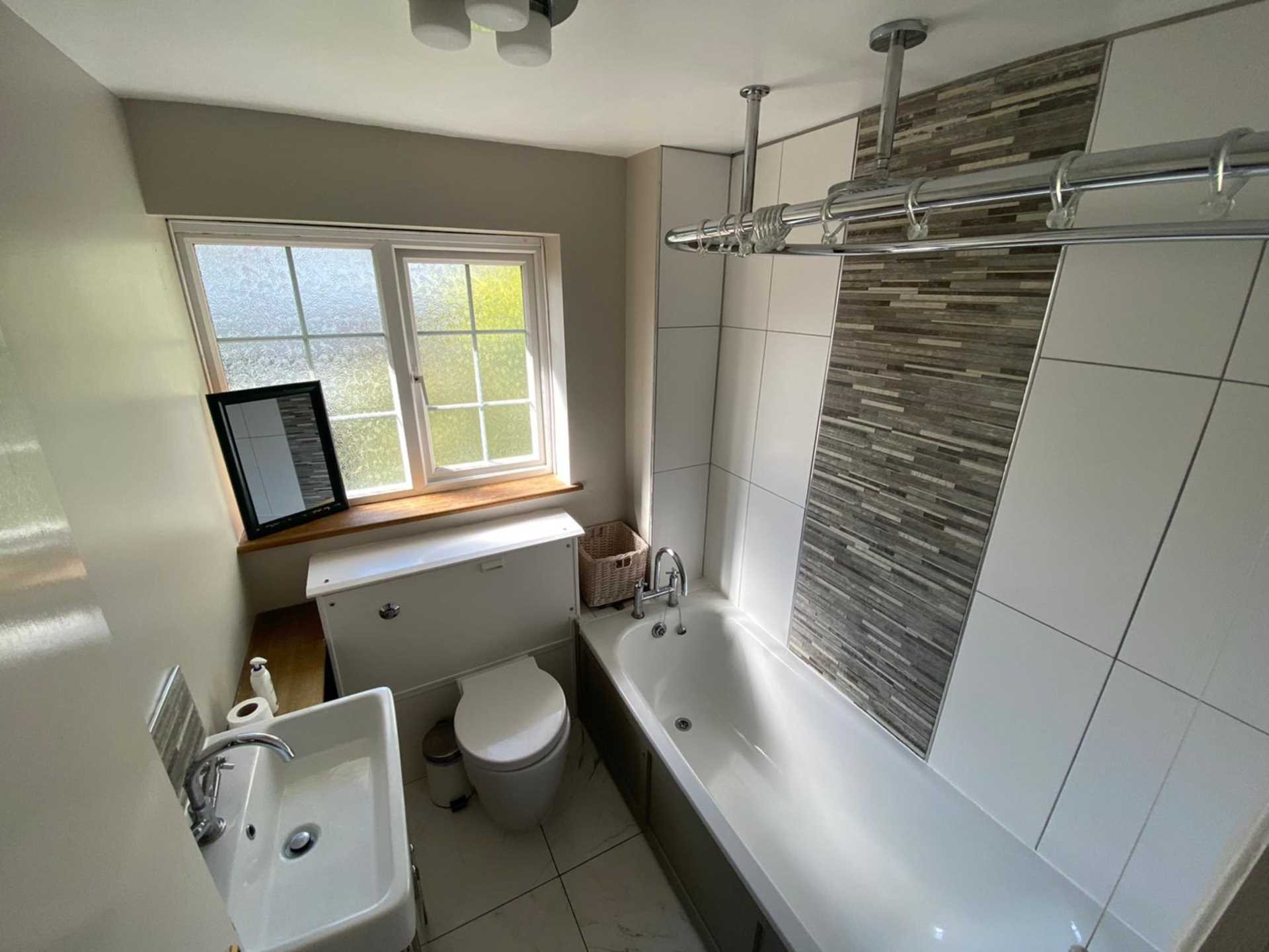 3 bed student house to rent on Broadacres, Guildford, GU3 3BB StuRents