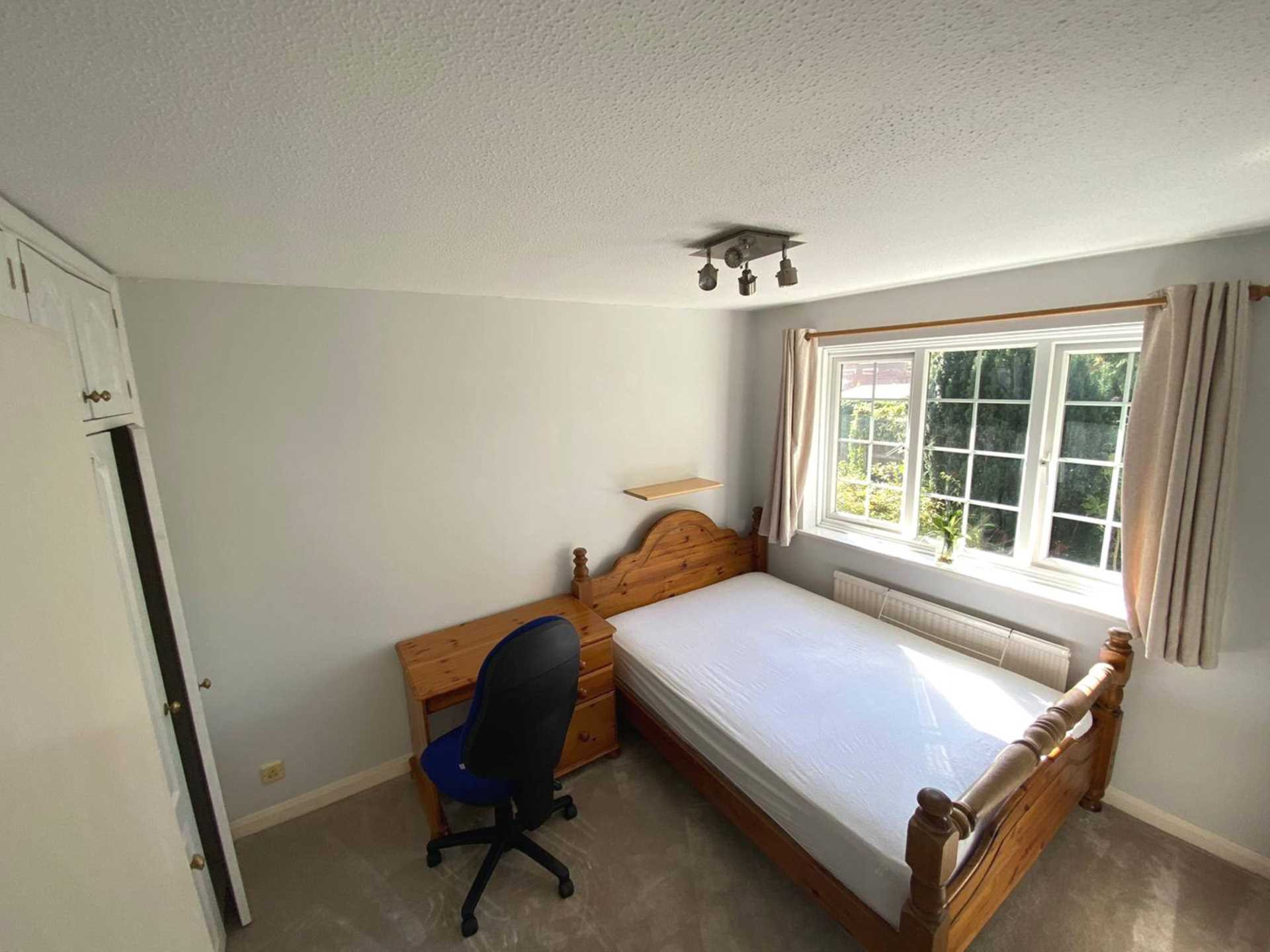 3 bed student house to rent on Broadacres, Guildford, GU3 3BB StuRents