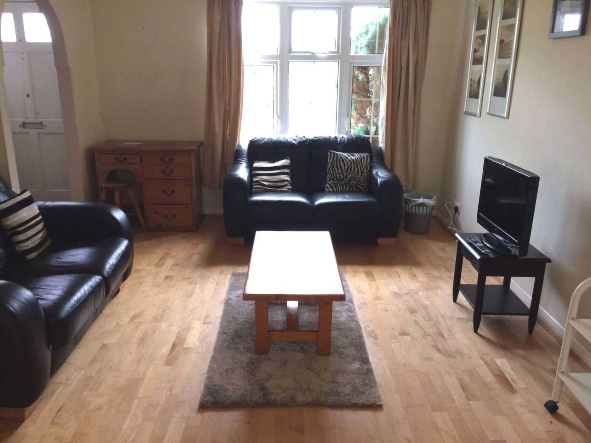 3 bed student house to rent on Broadacres, Guildford, GU3 3BB StuRents
