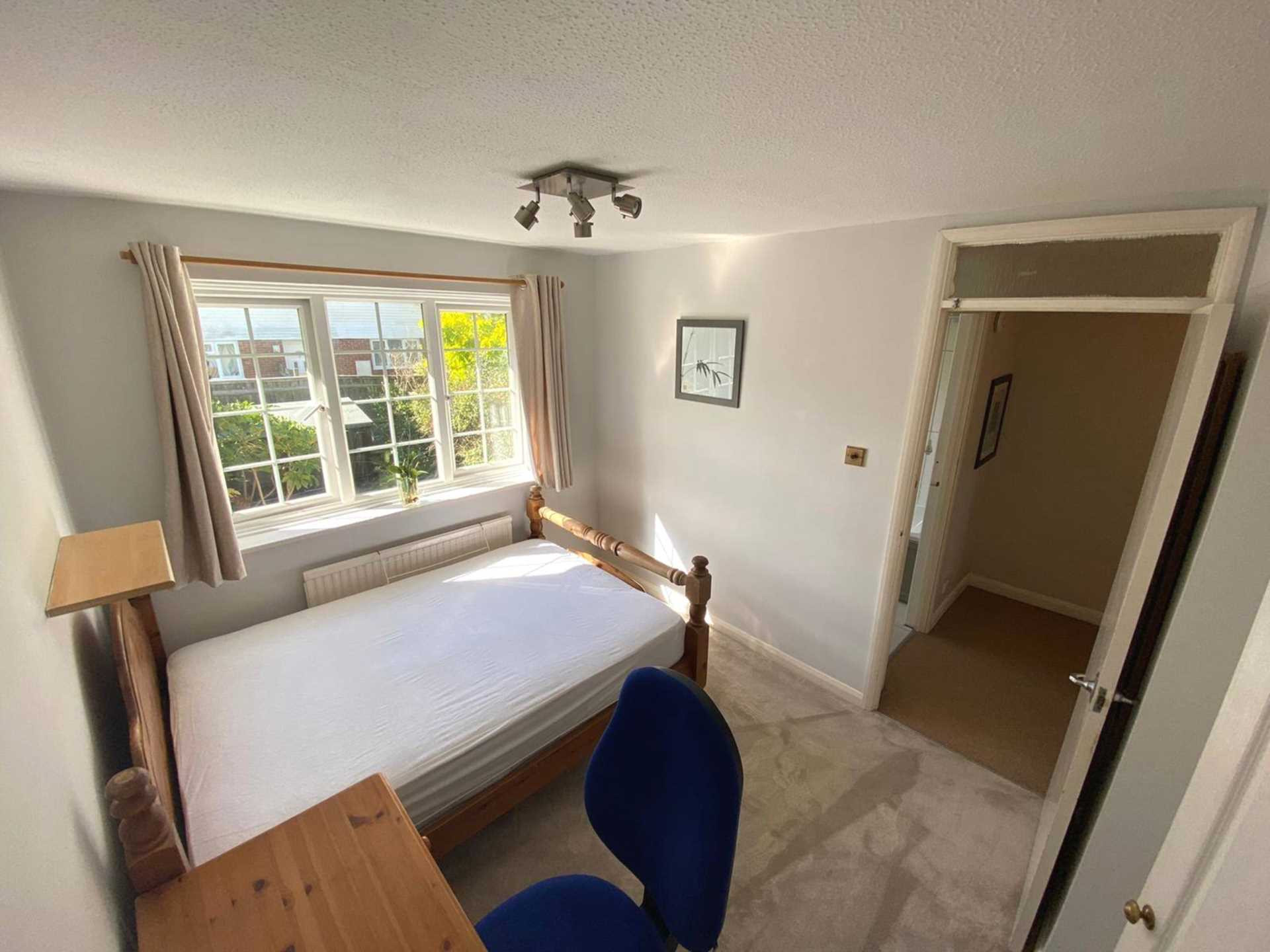 3 bed student house to rent on Broadacres, Guildford, GU3 3BB StuRents