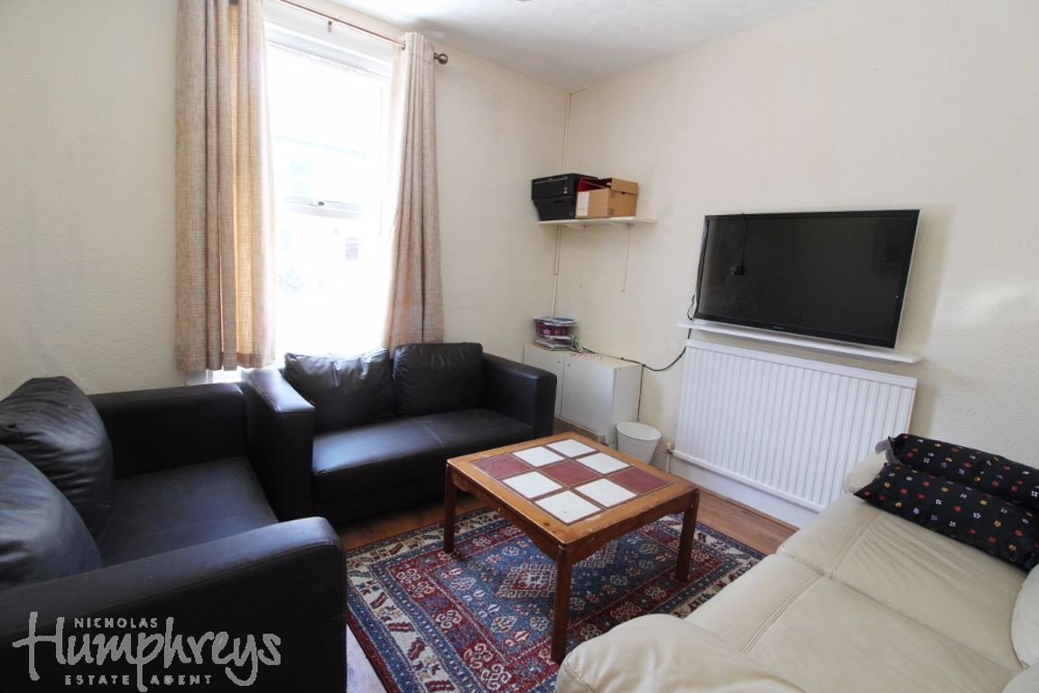 4 bed student house to rent on Donnington Gardens, Reading, RG1 5LZ
