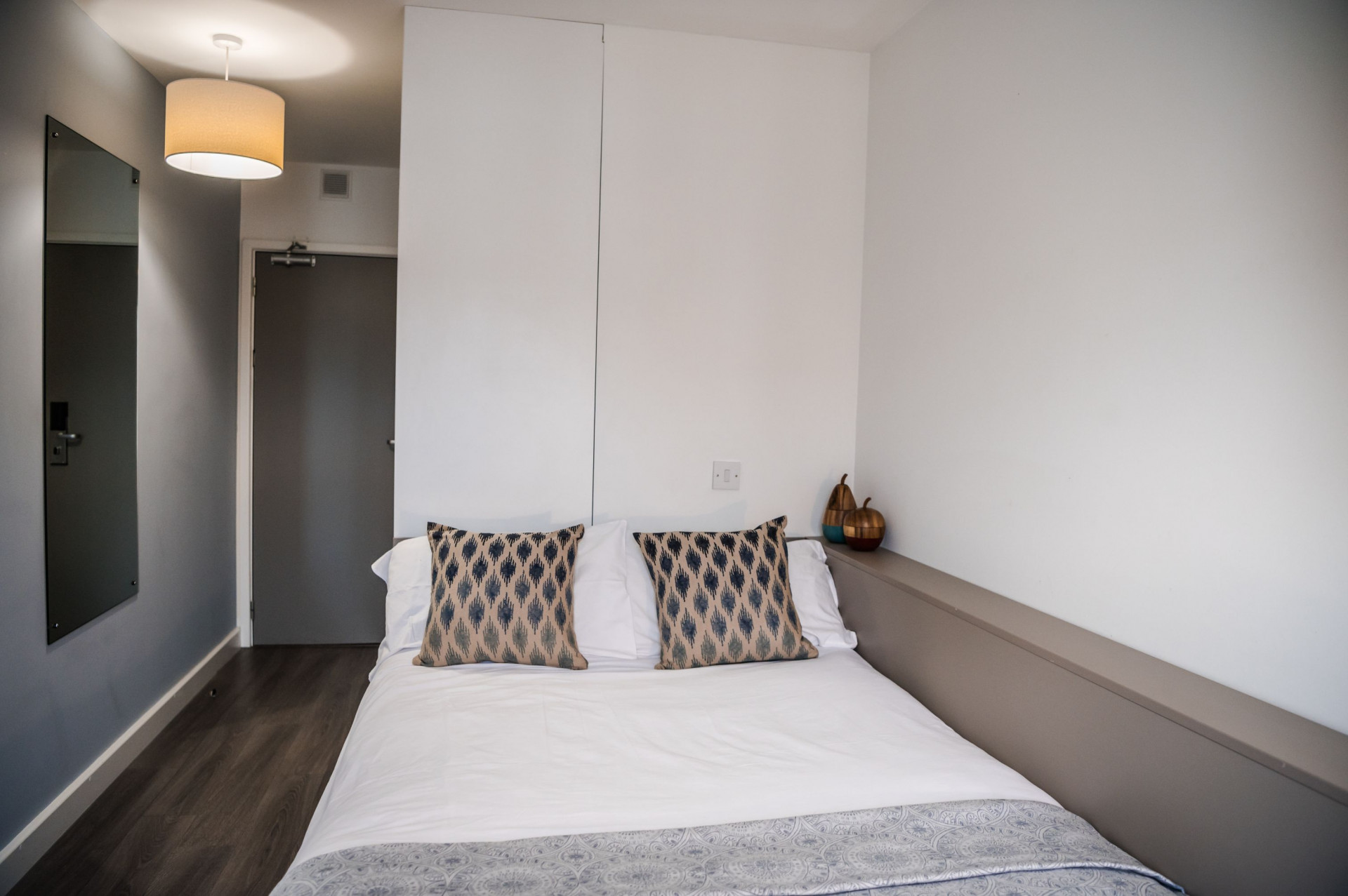 4 Bed Ensuite student 4 bed flat to rent on McDonald Road, Edinburgh, EH7 4GT StuRents