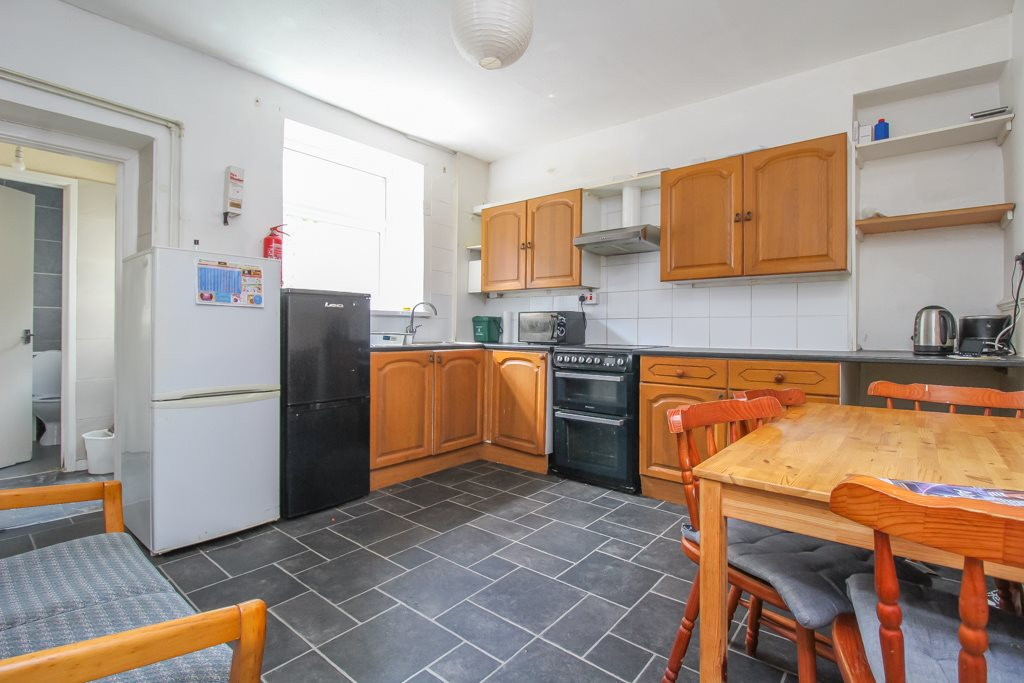 3 bed student house to rent on Wood Road, Pontypridd, CF37 1RQ StuRents