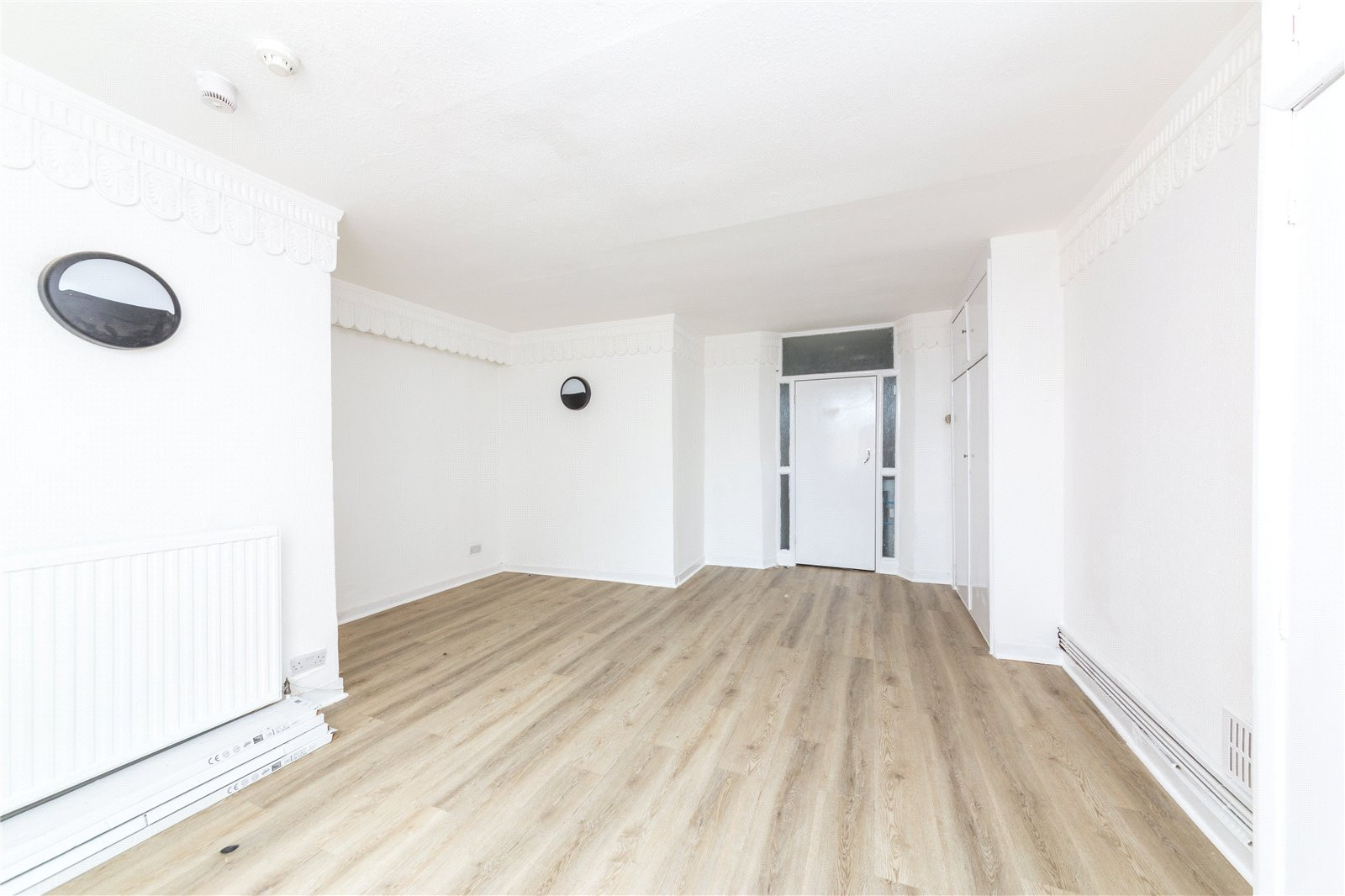 Student studio flat to rent on Bedford Square, Brighton, BN1 2PL StuRents