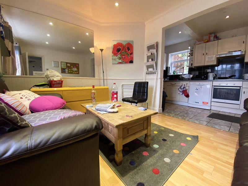 Student studio flat to rent on The Avenue, Brighton, BN2 4FA StuRents