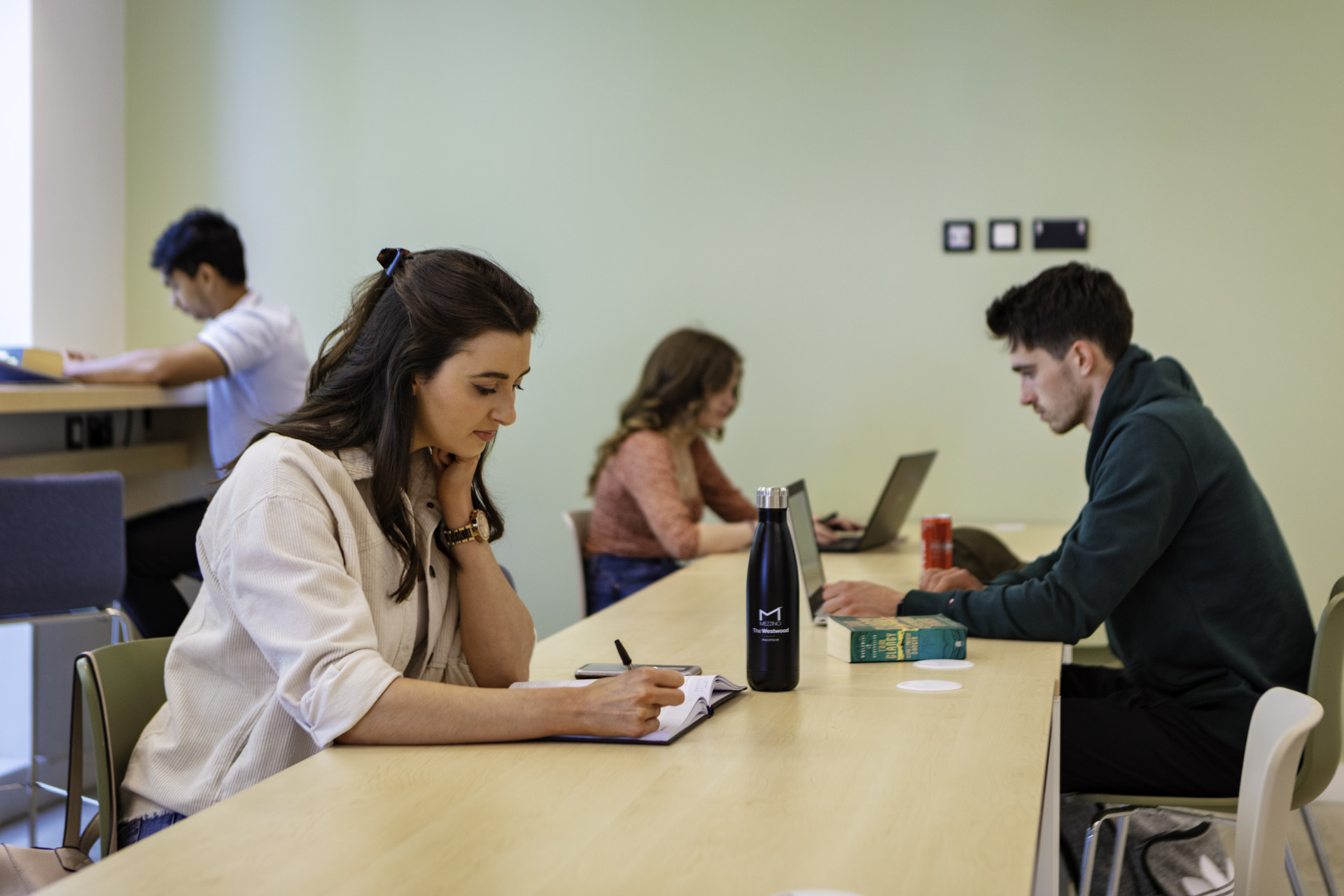 Classic En Suite Upper Floor student 8 bed flat to rent on Upper