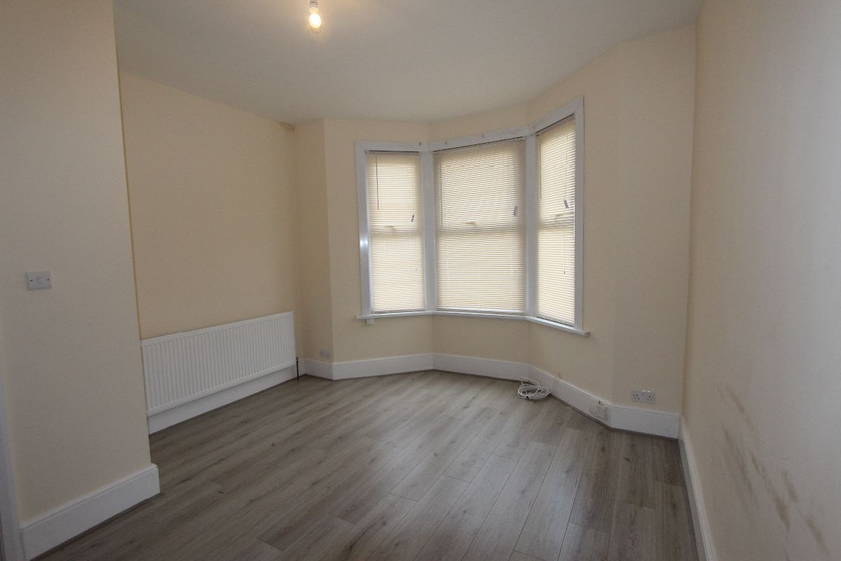 Student studio flat to rent on 1a Handsworth Road, London, N17 6DB