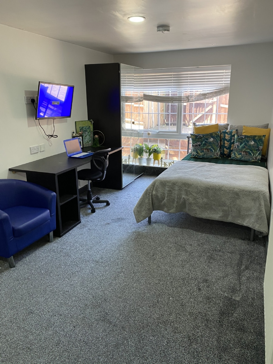 Student studio flat to rent on 85 Pershore Road B5 7NX, Birmingham, B5