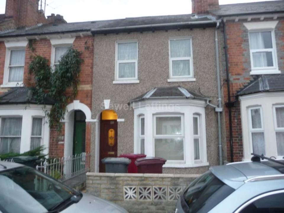 6 bed student house to rent on Blenheim Road, Reading, RG1 5NQ StuRents