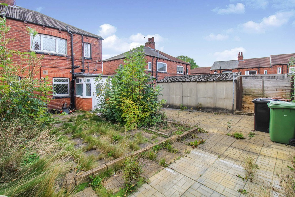 3 bed student house to rent on East Park Parade, Leeds, LS9 9DA StuRents