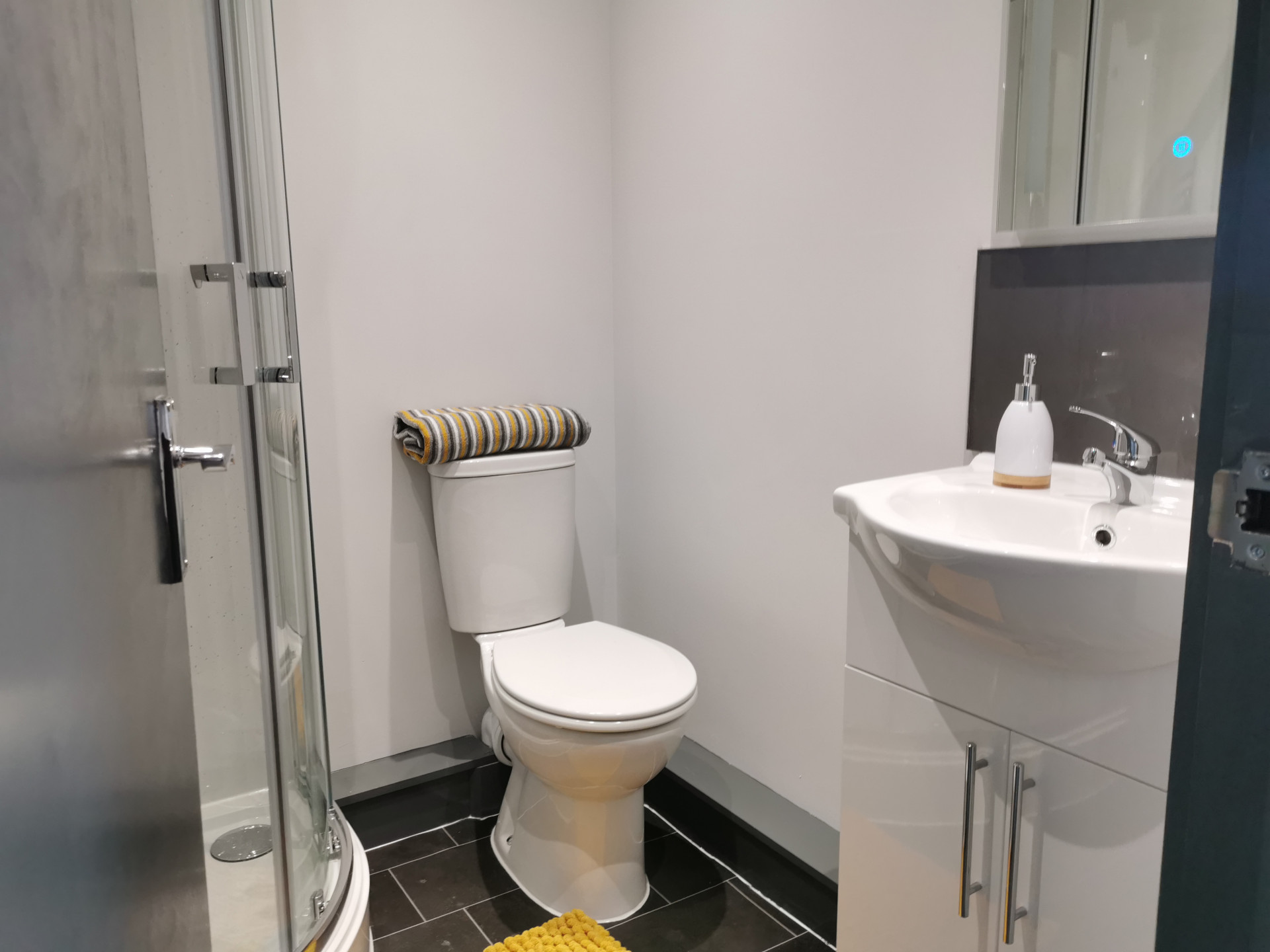 Studios student 8 bed flat to rent on Green Street, Gillingham, ME7 1AD