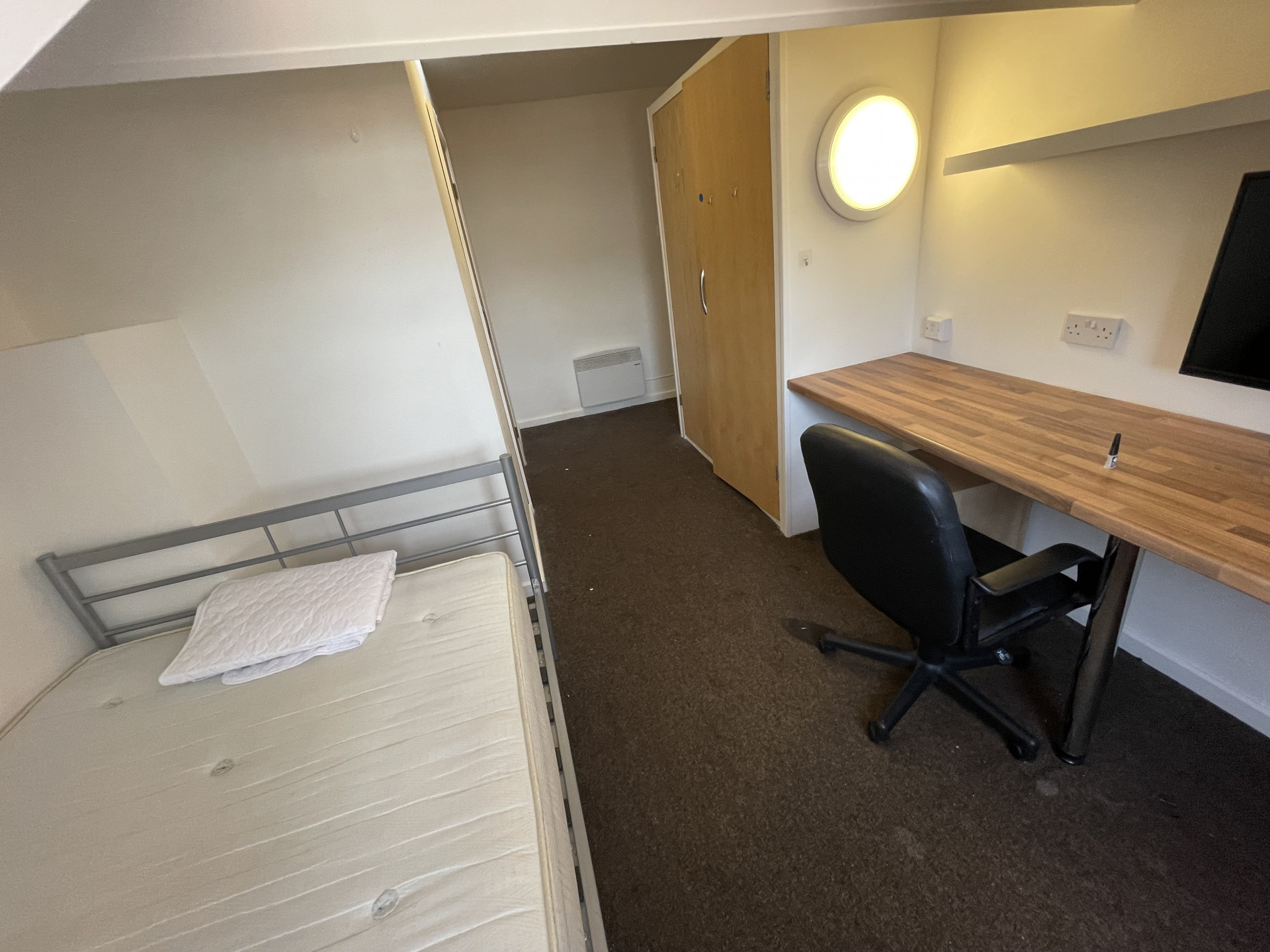 Standard Ensuite AtticE Hall student 4 bed flat to rent on Kingfisher