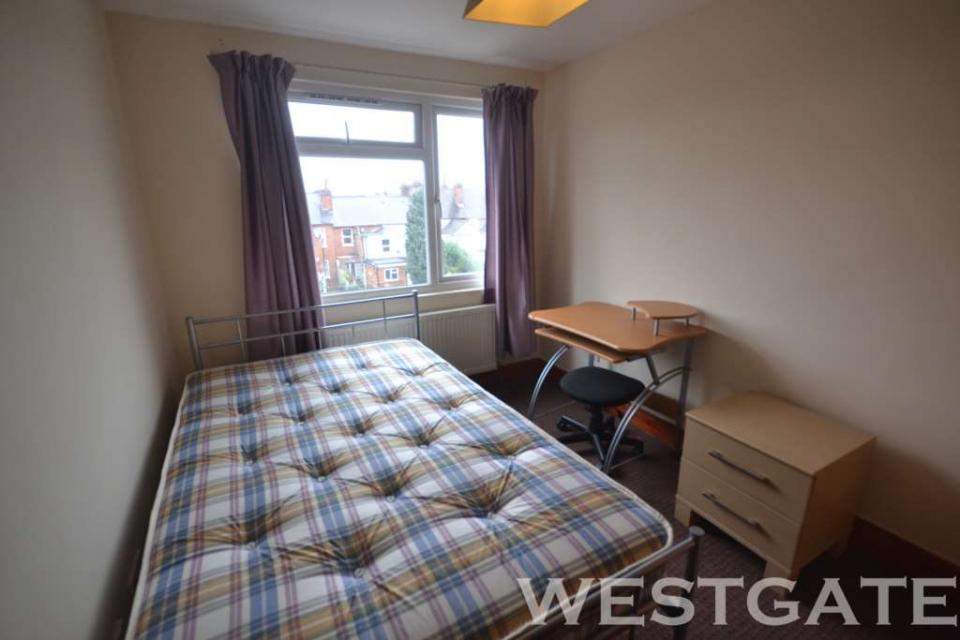 6 bed student house to rent on Donnington Road, Reading, RG1 5NE StuRents