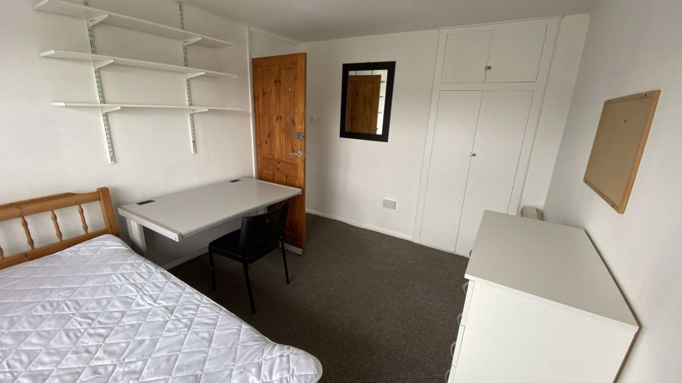 2 bed student house to rent on Sturry Road, Canterbury, CT1 1DS StuRents